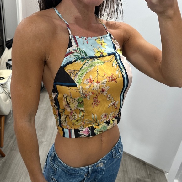 Aakaa Printed Open Back Halter Crop Top - Picture 2 of 5